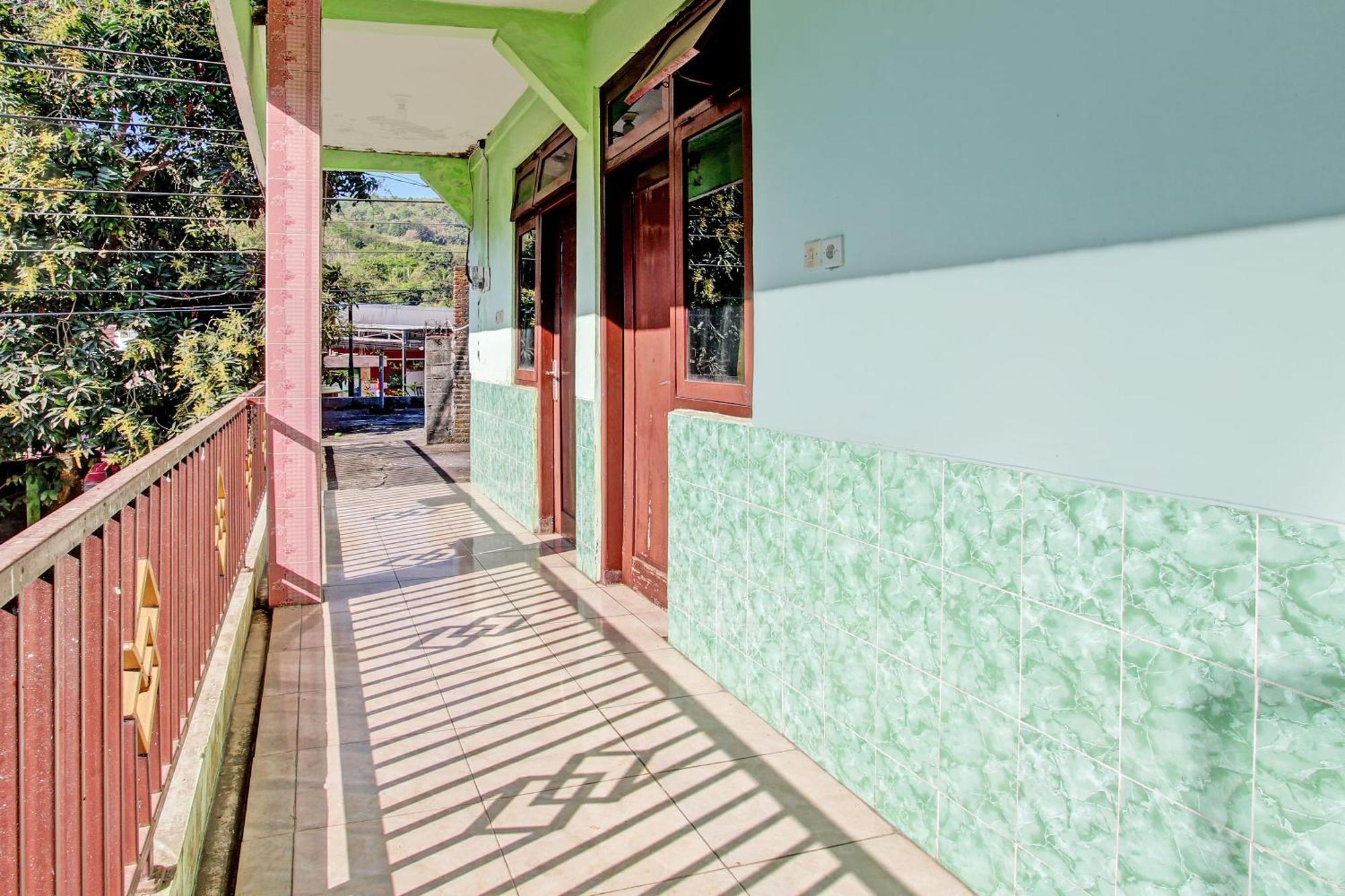 Spot On 93029 Pondok Wisata Sabar Menanti 2 班图尔 外观 照片